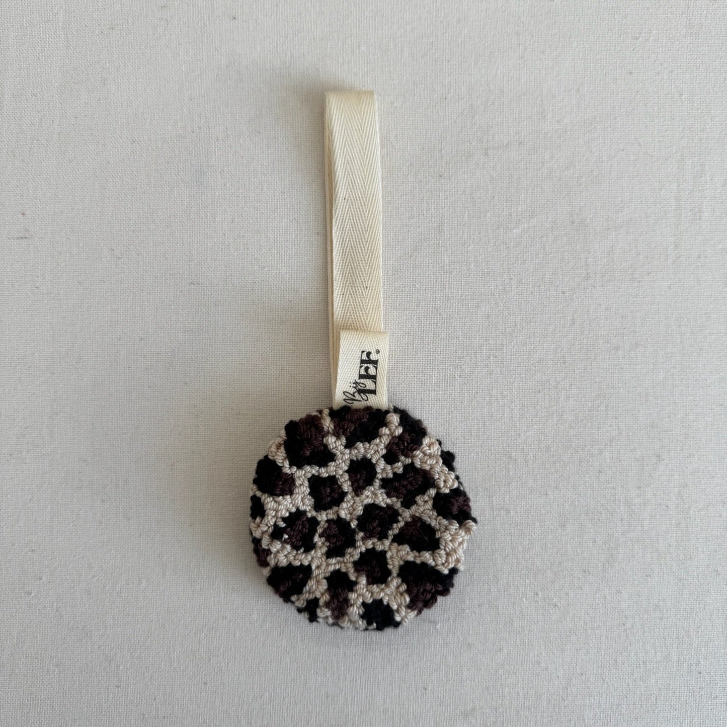 LEOPARD HANGER